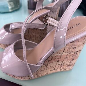 Pierre Dumas Women's Cream Wedge Sandals